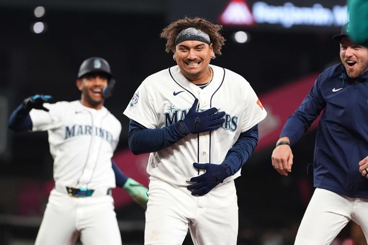 Josh Naylor Hits Walk-Off Single As Mariners Beat A’s 5-4 To Avoid Sweep